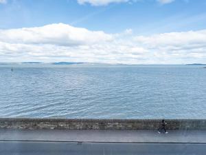 Stunning Flat with Sea View and Parking - Pass the Keys