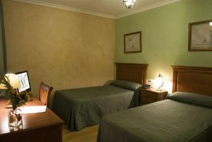 Economy Twin Room room in Hotel Esmeralda