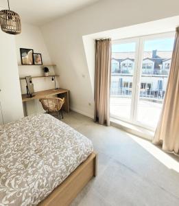 Coastal Retreat w balcony shared pooltennis