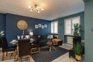 Lovely 2BR AP just moments away from Brighton Beach