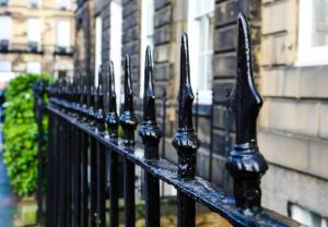 Ultra Modern, Stylish Apartment Next To Princes St