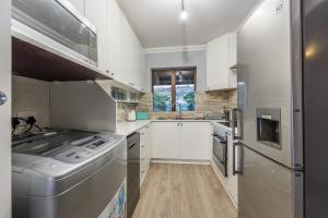 Beacon Wharf , George Hay 5 Seafront Accommodation