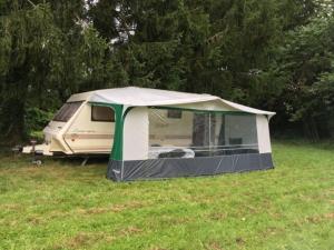 Maisons de vacances Lovely 4 berth Caravan in DOMFRONT EN POIRAIE : photos des chambres