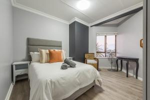 Beacon Wharf , George Hay 6 Seafront Accommodation