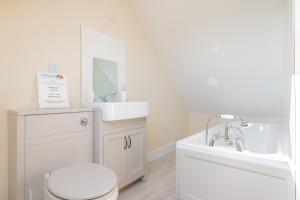 Nether Newton - Sleeps 12, Hottub, Sauna, Private Garden