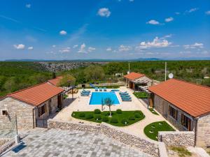 Promina luxury villa with 72sqm Heated Pool, Jacuzzi, Infrared Sauna, Tennis court, Media room