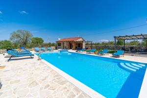 Promina luxury villa with 72sqm Heated Pool, Jacuzzi, Infrared Sauna, Tennis court, Media room