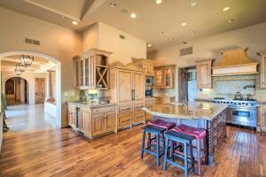 Stunning Palmdale Villa Oasis on Vineyard!