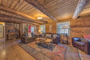 Rustic Ruidoso Log Cabin with Hot Tub and Deck!