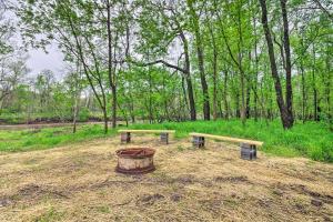 Unique Creekside Escape - Enjoy On-Site Goats!