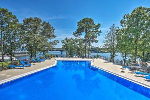Lakefront Hot Springs Condo with Patio and Pool!