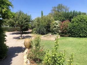 Maisons de vacances Bungalow de 2 chambres avec jardin clos et wifi a Roquebrune sur Argens : photos des chambres