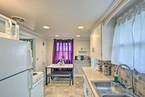 Lovely Tacoma Cottage with Fire Pit, Near Dtwn!