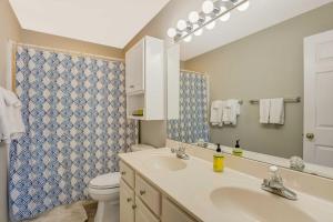 Lake-View Condo with Community Pools in Osage Beach!