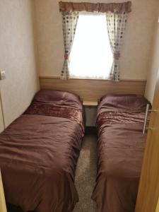 Superb 8 Berth Caravan, Golden Anchor Park