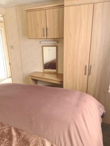 Superb 8 Berth Caravan, Golden Anchor Park