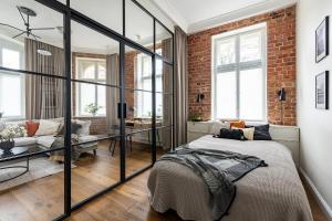 Grand21 by OneApartments Premium