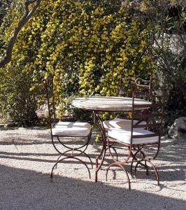 Maisons de vacances Gite provencal independant avec piscine chauffee : LE SUY BIEN : photos des chambres