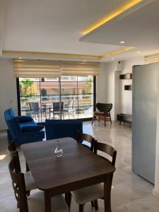 Stone House Aparts 2 plus 1 mit zwei Balkone und Poolview Kalkan No 10