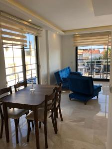 Stone House Aparts 2 plus 1 mit zwei Balkone und Poolview Kalkan No 10