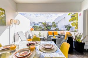 JACUZZI Amarillo Vv Bajo accesible DISEÑO LUJO