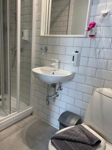 NB Hotel with Free Parking