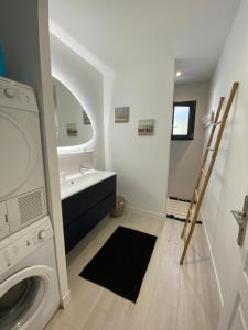 Maisons de vacances Calme et ensoleillee Maison au pied de la plage entre St Palais sur Mer et Royan : photos des chambres