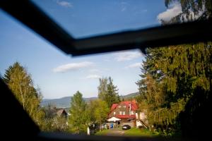 Klimatyczny przestronny apartament pod świerkami
