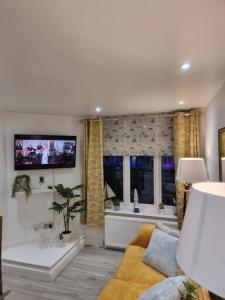 3 Minute Walk to Beach - Couldnt be much closer to sea