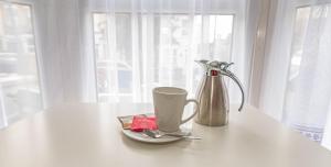 Beautiful 4 bedrooms house, 7 walk to train station