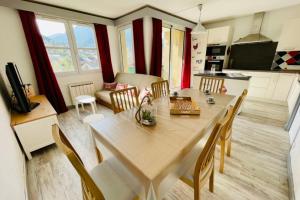 Bright 50 M With Balcony And View On The Valley
