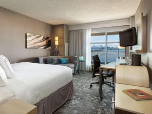 Bay View King room in Sonesta Emeryville Oakland