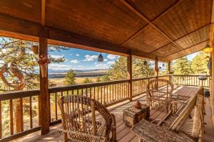 Relax and Unwind with Breathtaking Panoramic Views - Red Hill House