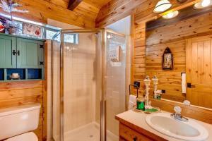 Comfy Mountain Cabin with Privacy and Great Views - Whimsical Hollow