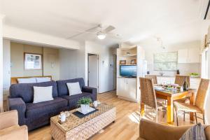 Blue Vista 8 13 Victoria Parade - Studio with air con and spectacular views