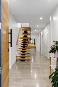 Sensational 4 Bedroom House - Free Parking - Free WIFI