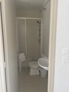 Hotels Hotel Thalassa : Chambre Lits Jumeaux - Vue sur Jardin