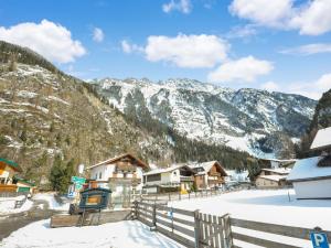 Apartment in Huben near Ski Slopes