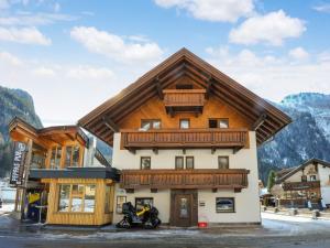 Apartment in Huben near Ski Slopes
