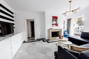 Deco Marble Apt with Acropolis view