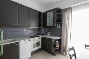 Deco Marble Apt with Acropolis view