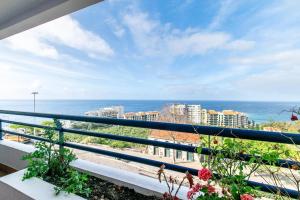 Sea and sunset view apartment in Funchal