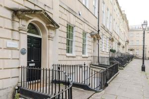 4 Berkeley Square I Boutique Apartments