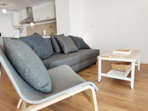 Global Properties, Moderno apartamento con terraza y vistas al mar