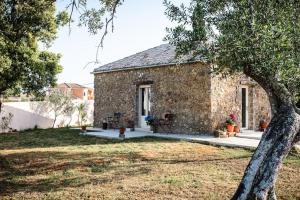 The Wild Cyclamen stone house and estate