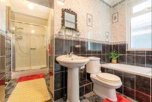 Shelley’s Seaside Stay (Garden Double Drive)