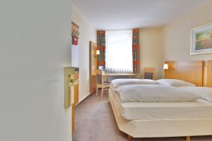 Standard Double Room - Free City Ticket room in City Partner Central-Hotel Wuppertal