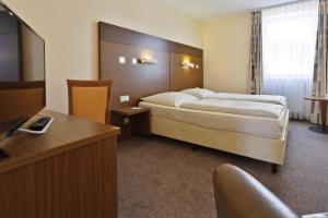 Comfort Double Room - Free City Ticket room in City Partner Central-Hotel Wuppertal