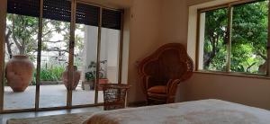 Colazione in giardino con vista mare