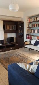 Colazione in giardino con vista mare